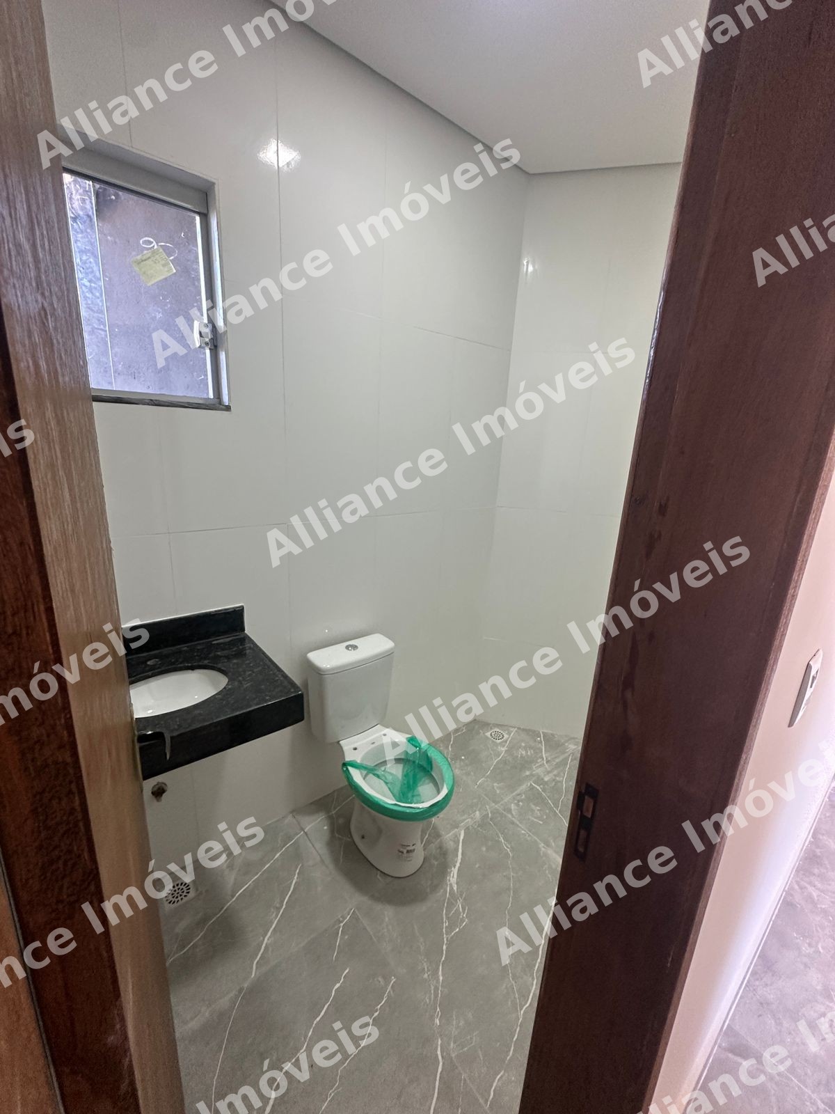 CASA 3 QUARTOS COM SUITE,TODA REBAIXADA EM GESSO,COM EXCELENTE ACABAMENTO
