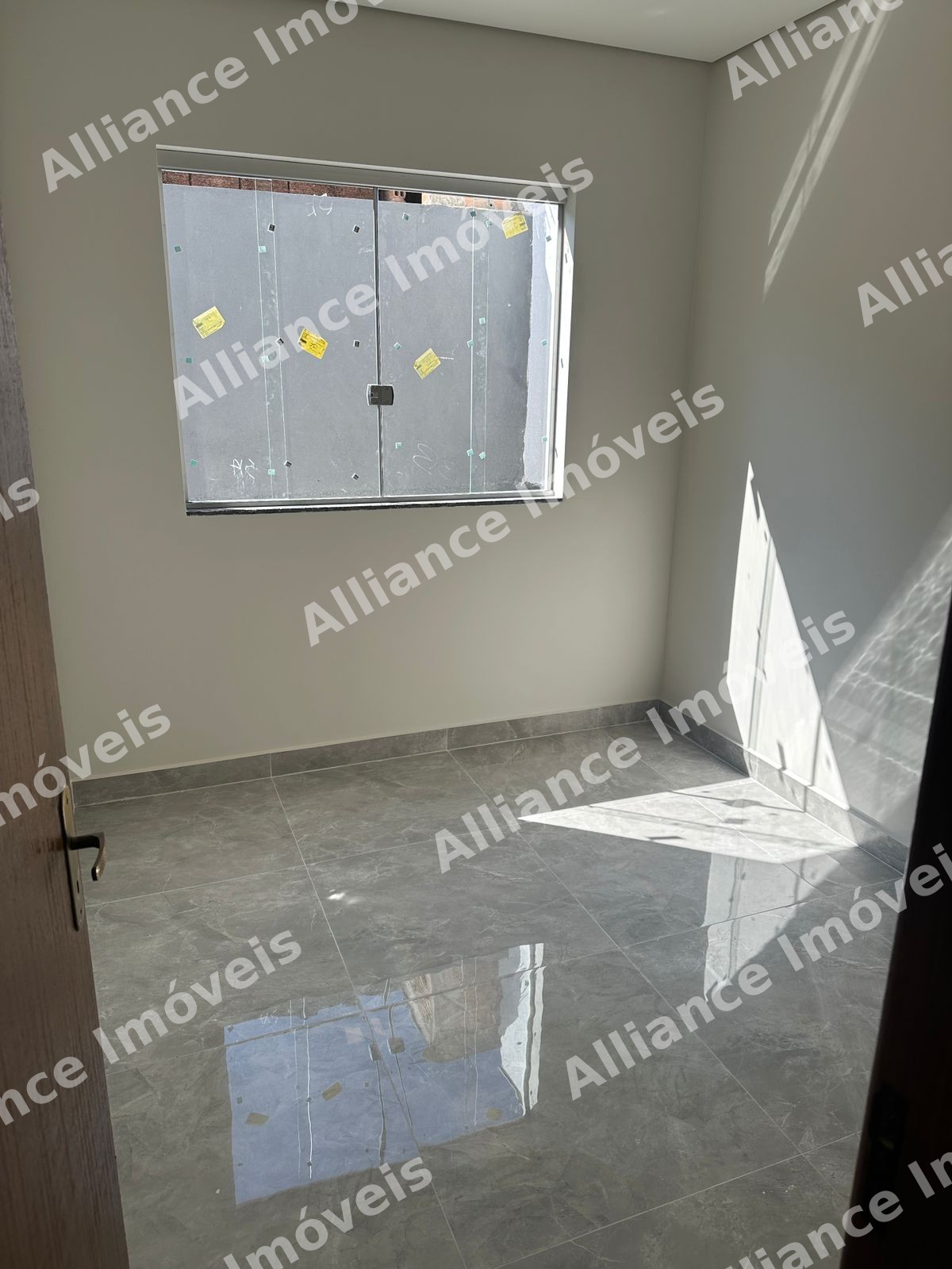 CASA 3 QUARTOS COM SUITE,TODA REBAIXADA EM GESSO,COM EXCELENTE ACABAMENTO