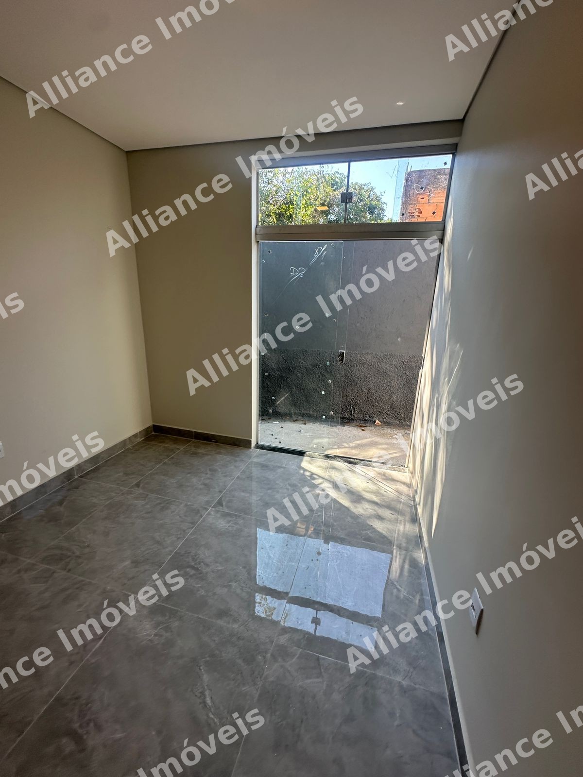 CASA 3 QUARTOS COM SUITE,TODA REBAIXADA EM GESSO,COM EXCELENTE ACABAMENTO